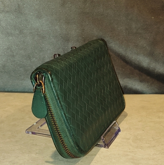 EUC Bottega Veneta Green Intrecciato Leather Zip Around Wallet - Picture 11 of 13